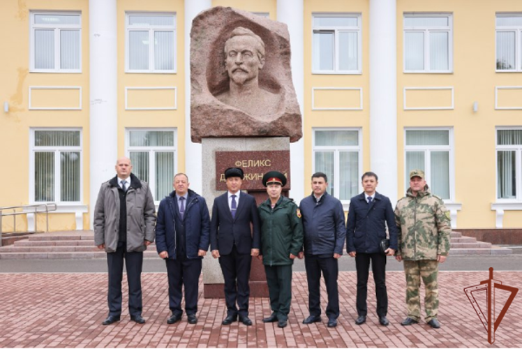 Los guías caninos compartieron la experiencia con los colegas de la Guardia Nacional de la República de Uzbekistán